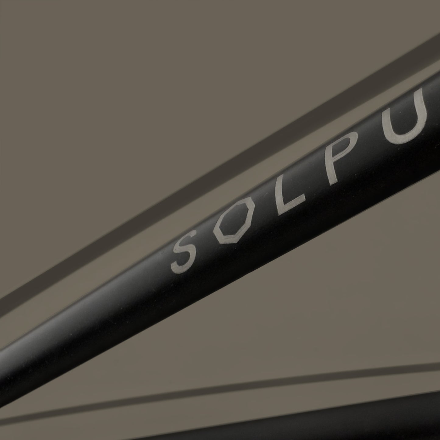 Solpuck – Sälgrå